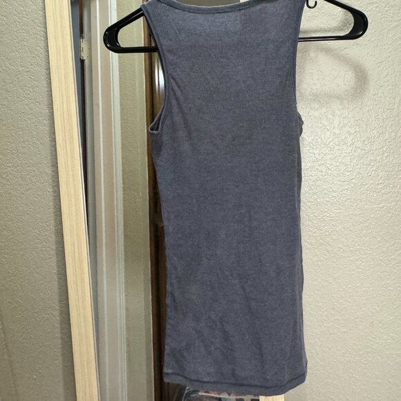๐5/$25๐ Grey Tank Top - Picture 4 of 4